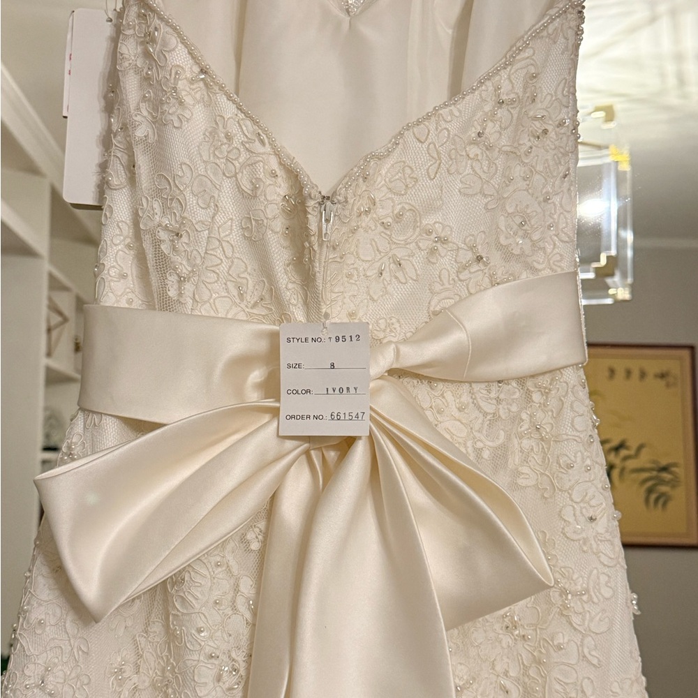 David’s Bridal Wedding Dress/ Gown Ivory lace and pearls - Picture 11 of 14